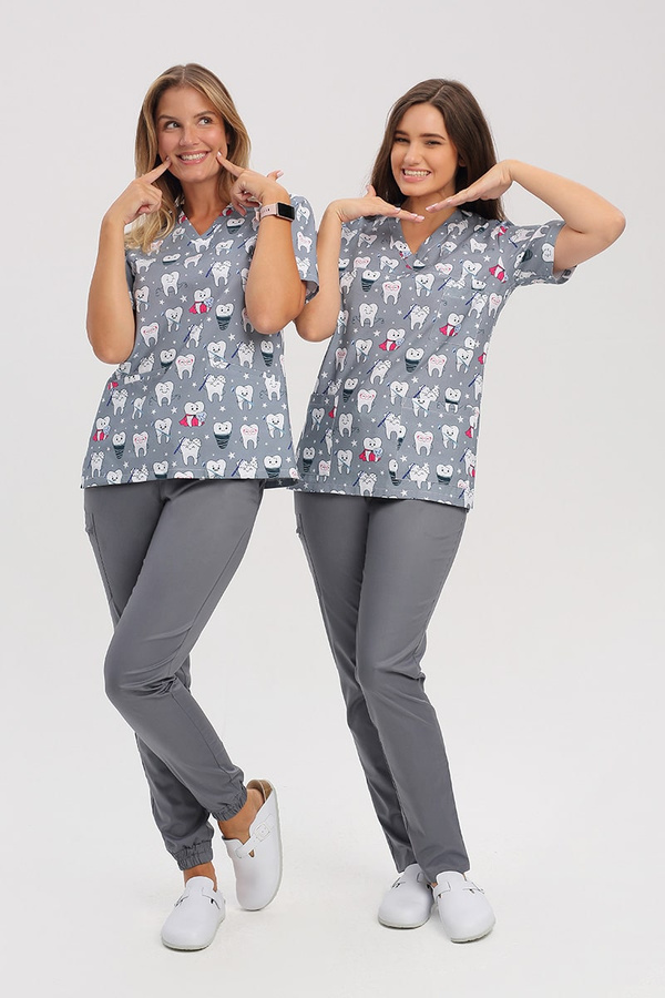 Women's loose-fitting medical sweatshirt BL 63, pattern Funny teeth, short sleeve