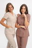 Żakiet medyczny damski z dekoltem V ZA 10.2, beż piaskowy, krótki rękaw, Premium Stretch Cotton