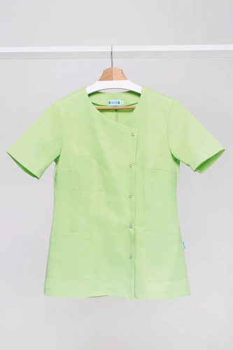 Żakiet medyczny damski w kolorze kiwi zapinany na bok ZA 09, krótki rękaw, Premium Tencel®