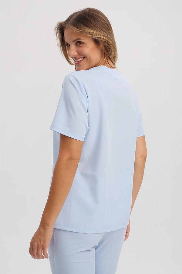 Luźna bluza medyczna damska błękitna BL 63, krótki rękaw, scrubs Elegant Stretch